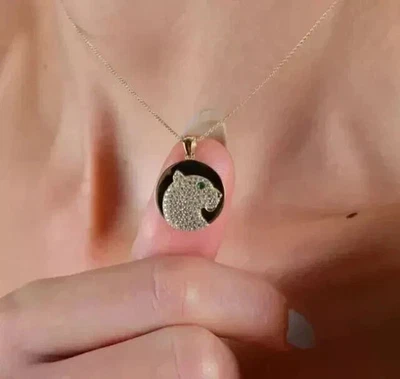 Colgante Pantera 2Ct Redondo Creado en Laboratorio Diamante y Esmeralda Chapado en Oro Amarillo 14K Foto 1 de 4