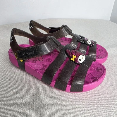 Sandálias Crocs Hello Kitty And Friends rosa preto tamanho J1 - Imagem 1 de 4