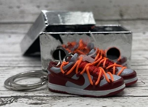 Schlüsselanhänger 3D rot Basketball Sneaker Paar mit Box Mini Geschenk Hype Sneakerhead - Bild 1 von 1