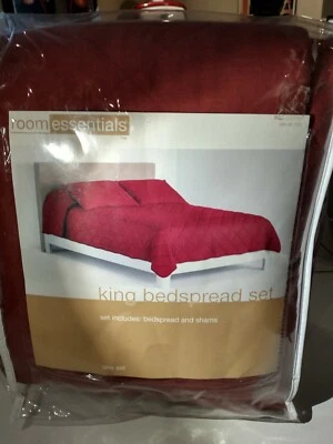 Room Essentials King Bedspread w/Shams New in Pkg. non smoking home - Image 1 of 4