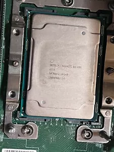 Intel Xeon Silver 4110 SR3GH 2,10 GHz 8 core 11 MB socket cache FCLGA3647 - Foto 1 di 3