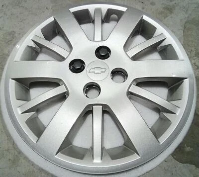 2009-2010 Chevrolet Cobalt 3285 tampa de roda 15 calota 12 raios prata 9598604 - Imagem 1 de 4