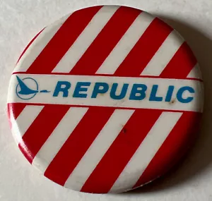 COMPAGNIA AEREA REPUBBLICA rosso bianco e blu 2,25โ spilla pulsante posteriore distintivo VINTAGE ๐บ๐ธ - Foto 1 di 5
