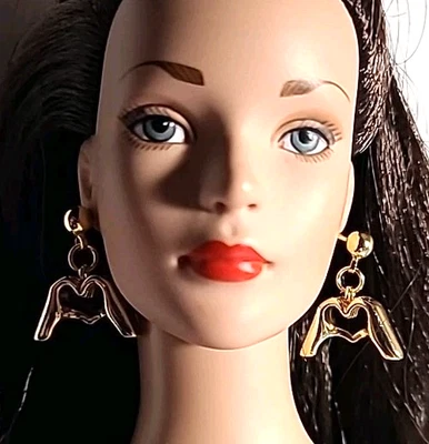 PENDIENTES TONNER TYLER & FRIENDS ORO 18KT CORAZÓN GESTO MANO (P4) Foto 1 de 3