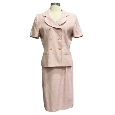 Conjunto de 10 Falda Le Suit Blazer Clavel Rosa Modesto Pastel Barbiecore Foto 1 de 4