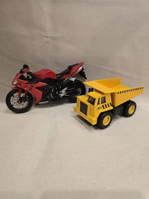 Camión de volteo Yamaha YZF-R1 rojo motocicleta escala 1/18 y amarillo vehículo diecast 1/23 Foto 1 de 4