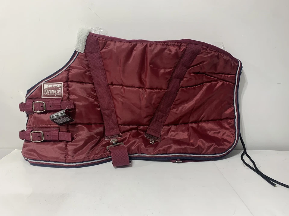 NEW WITH TAGS - Eskadron Horse Blanket Rug 240gr - Red Foto 1 de 4