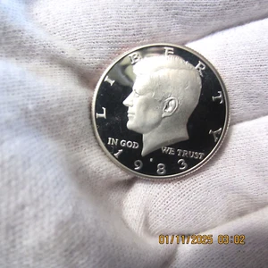 1983 S CLAD PROOF KENNEDY HALF DOLLAR BU. - Picture 1 of 3