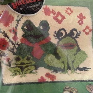 Vintage Red Heart Froggy Family Latch Hook Canvas Rug Pattern 6672-01 - Picture 1 of 8