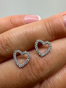 9CT WHITE GOLD HEART STUD EARRINGS 0.21CT DIAMOND EARRINGS GG495 - Picture 1 of 19