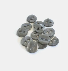 24 Buttons Pearlized Gray Shell Design Plastic 2-Hole Sew Sewing 15 mm #BK118 - Picture 1 of 5