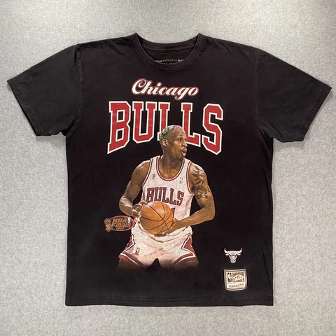 Mitchell & Ness Mens Size Large Dennis Rodman T Shirt Chicago Bulls 1997 Finals Cover