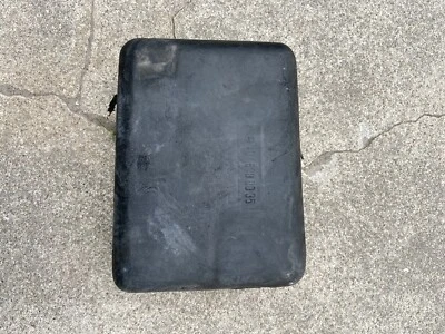 1078000035 VACUUM PUMP COVER W107 380SL 500SL 560SL 420SL 300SL DOOR LOCK 107 SL - Image 1 of 4