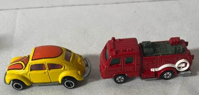 Lote de 2 TOMICA Diecast, Amarillo VOLKSWAGEN VW Beetle F20 y CABINA DE BOMBEROS QUÍMICA Foto 1 de 4
