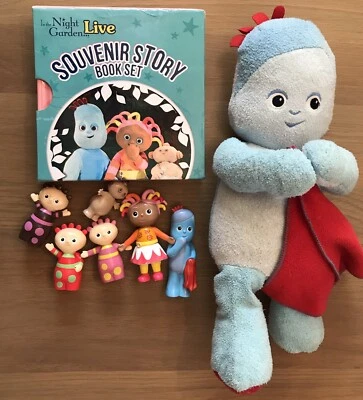 IN THE NIGHT GARDEN Toy & Book Bundle, Music, Movement And Lights Iggle Piggle - Image 1 of 4