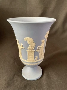 Wedgwood Jasperware Large "Arcadia’" Vase In Powder /Pale Blue ~ 19cm Tall - Picture 1 of 11