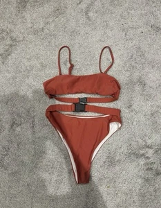Bikini - Picture 1 of 3