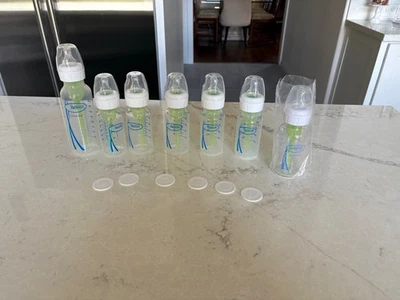 Lote de 7 biberones anticólicos de flujo natural Dr Brown (uno es de vidrio) Foto 1 de 4