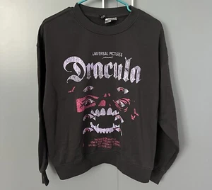 Sudadera negra de la película H&M x Monsters Dracula para mujer PEQUEÑA imágenes universales - Imagen 1 de 4