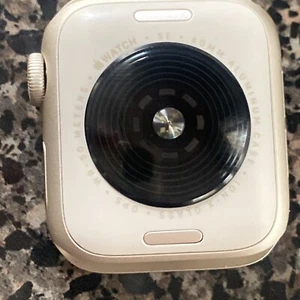 Apple Watch SE 40mm WiFi/GPS NON TESTÉE POUR PIÈCES / RÉPARATION) - Photo 1 sur 13