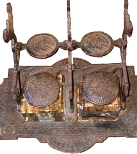 Antik 1879 schwarz verziert Gusseisen Doppel-Tintenwell-Ständer mit Glas-Tintenkästen - Bild 1 von 6