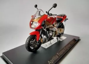 1/24 Aprilia Tuono Fighter 1000 - Foto 1 di 8