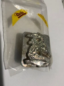 3D 1990 1 Zoll Drache Leder Stempel, Craftool TANDY USA #8423 eingestellt/NOS - Bild 1 von 2