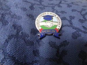 DUBLIN SCHOOL DISTRICT CALIFORNIA VILLA PARK ANAHEIM 5/8" GRADUATION LEPEL /PIN - Picture 1 of 4