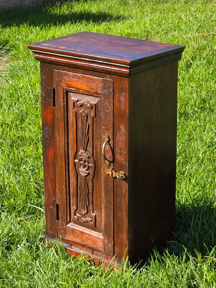 Vintage Spanish Colonial Revival Nightstand – Hand-Carved Solid Wood c.1920s–40s - Image 1 of 4