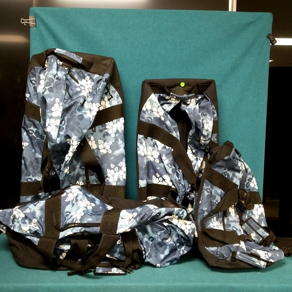 4 件装 LL Bean 蓝色/白色花卉图案旅行行李箱滚动行李箱包套装  — 第 1/4 张图片