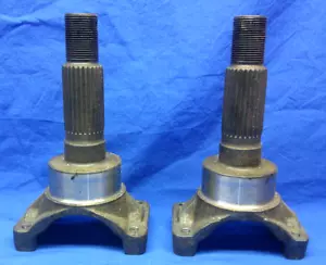 NOS GM 1986-1996 Chevy Corvette Rear Wheel Spindle Axle Yokes - Picture 1 of 10