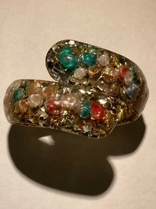Vintage Lucite Clamper Bangle Bracelet Gold Confetti & Multi-Color Sea Shells - Picture 1 of 10