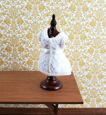 Corsé miniatura para casa de muñecas sobre busto maniquí escala 1/12 decoración victoriana Foto 1 de 4