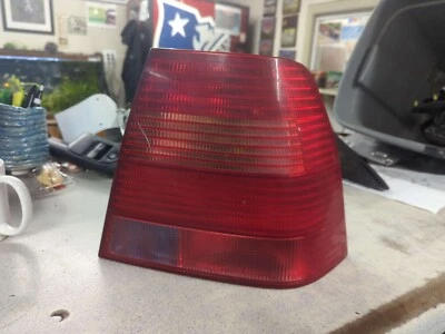 Conjunto de lanterna traseira VW VOLKSWAGEN JETTA SEDAN direita 99 00 01 02 03 LÂMPADA TRASEIRA DIREITA - Imagem 1 de 2