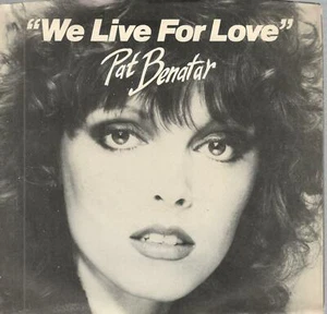 Pat Benatar: " We Live For Love " - M & S, 7 in PR Record w/ Photo Sleeve - Imagen 1 de 4