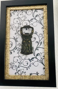 Antiker Flaschenöffner mit Messingrahmen - Bild 1 von 2