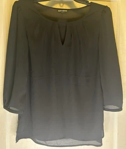 Express Small/Petite schwarz Guckloch vorne plissiert 3/4 Ärmel Damen Top Neu mit Etikett - Bild 1 von 13