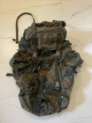 Original BW Bundeswehr Kampfrucksack flecktarn 65 Liter Outdoor Armeerucksack - Bild 1 von 2