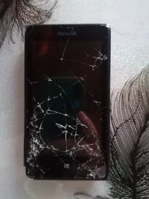 Microsoft Lumia  Dual Sim senza caricabatterie per parti di ricambio - Immagine 1 di 2