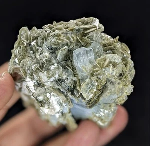 Aguamarina natural con mica en matriz espécimen del valle de Nagar Pakistán - Imagen 1 de 4