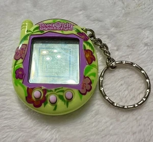 Tamagotchi Connection V3 Fiori di Ibisco Verde Lime Virtuale Pet FUNZIONANTE TESTATO - Foto 1 di 3