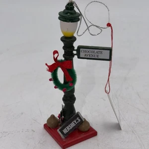 Vintage Kurt Adler Hershey’s Chocolate Avenue Lamppost Lamp Post Wreath Kisses - Picture 1 of 11