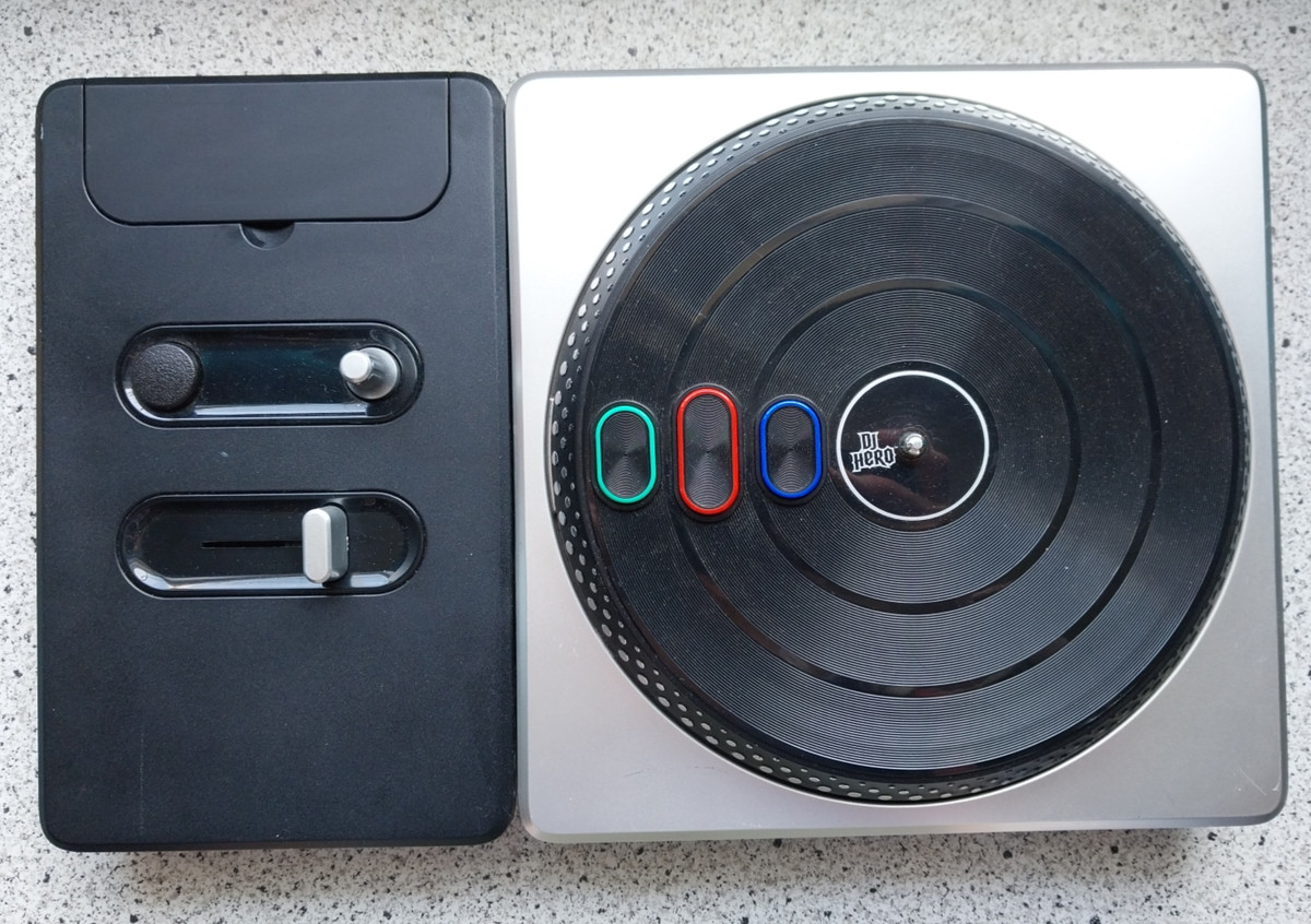 DJ HERO2 ターンテーブルコントローラー　PS3 ソフト DJ HERO2 ターンテーブルコントローラー PS3 ソフト DJ HERO 2