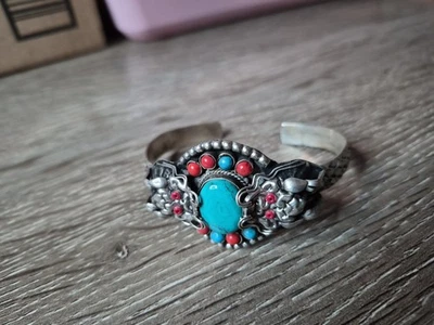 Brazalete hecho a mano con cabeza de dragón tibetano vintage limitado con piedra turquesa Foto 1 de 2