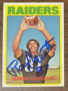 Tarjeta de fútbol americano de novato Topps 1972 autografiada por Raymond Chester #143 Oakland Raiders - Imagen 1 de 5