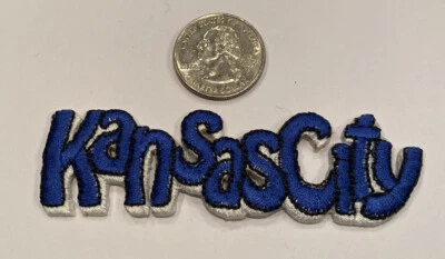 “KANSAS CITY” HIERRO EN PARCHE BORDADO-AZUL/Blanco Contorno 3.5”x 1” ¡HERMOSO!! Foto 1 de 3
