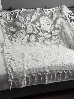 linge ancien Nappe Centre De Table  Dentelle Au Filet Avec Pompons - Photo 1/4