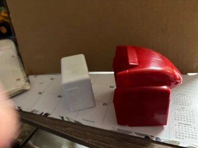 1/32 NEW RAY  2 PETERBILT  SLEEPERS , NO PACKAGING # B727 - Image 1 of 3