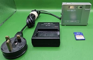 Fotocamera digitale compatta Minolta Dimage Xi 3,2 MP con caricatore testata e funzionante - Foto 1 di 9