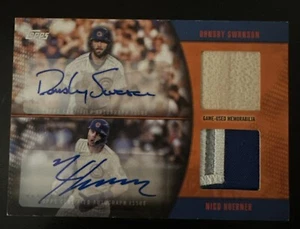 2025 Topps Series 1 MLB Materials Dual Auto Orange Swanson & Hoerner 13/25 - Bild 1 von 6